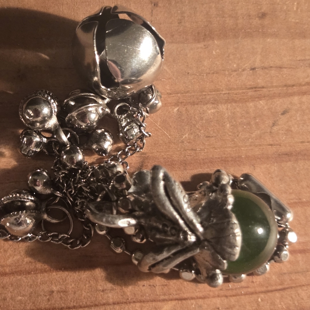 BEAUTIFUL SIGNED CCI PEWTER GREEN GLASS BALL FROG FAIRY BELLS CHARM - Picture 5 of 8